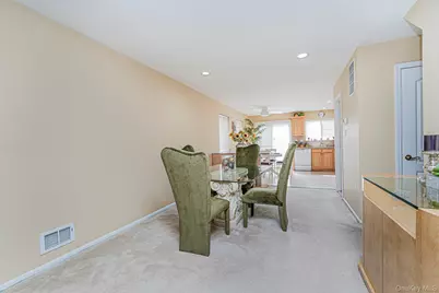 10 Dunhill Lane, New York, NY 10309 - Photo 9