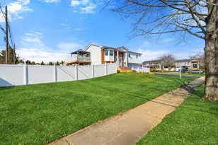 64 Marquette Dr, Smithtown, NY 11787 - Photo 5