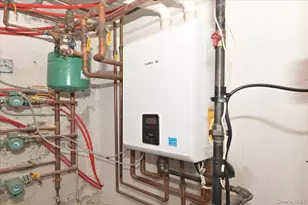 10-11 Bay 24th St, Far Rockaway, NY 11691 - Photo 27