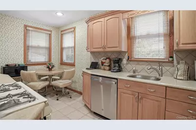 358 Kensington Road S, Garden City South, NY 11530 - Photo 19