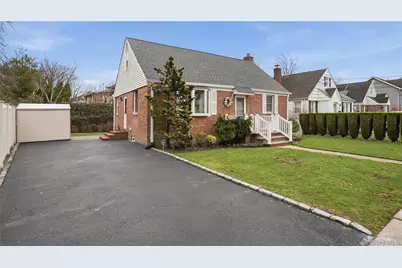 358 Kensington Road S, Garden City South, NY 11530 - Photo 3