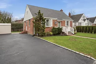 358 Kensington Rd S, Garden City South, NY 11530 - Photo 3