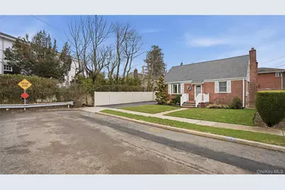 358 Kensington Road S, Garden City South, NY 11530 - Photo 5