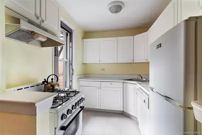 525 W 236th Street #2D, Bronx, NY 10463 - Photo 5