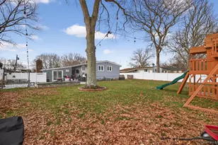 8 Duane Dr, Ronkonkoma, NY 11779 - Photo 27