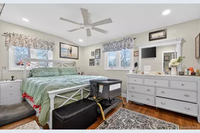 8 Duane Drive, Ronkonkoma, NY 11779 - Photo 17