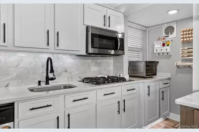 8 Duane Drive, Ronkonkoma, NY 11779 - Photo 7