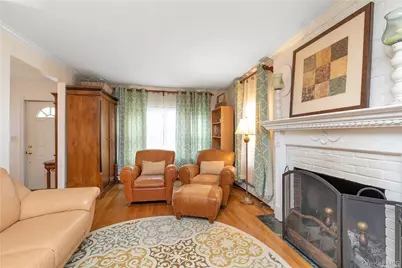 1 Motts Lane, Glenwood Landing, NY 11547 - Photo 3