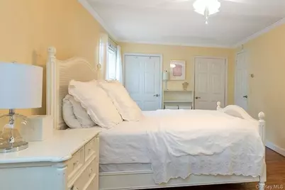 1 Motts Lane, Glenwood Landing, NY 11547 - Photo 5