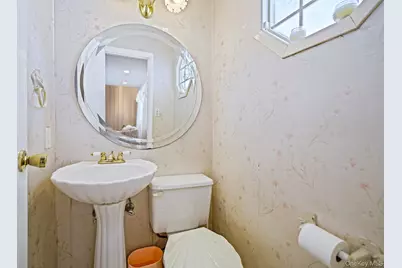 8 Huntington Commons #8, Yaphank, NY 11980 - Photo 15