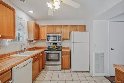 8 Huntington Commons #8, Yaphank, NY 11980 - Photo 9