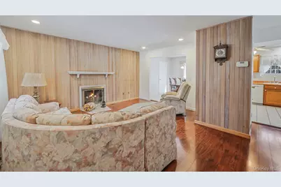 8 Huntington Commons #8, Yaphank, NY 11980 - Photo 3