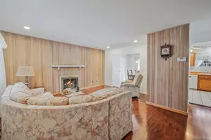 8 Huntington Commons, Yaphank, NY 11980 - Photo 3