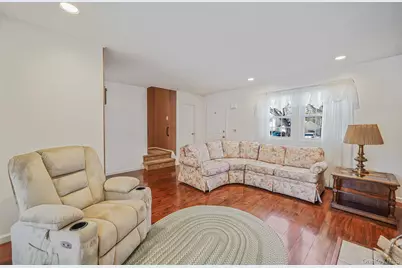 8 Huntington Commons #8, Yaphank, NY 11980 - Photo 5