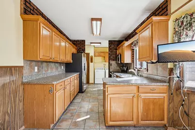 39 Cherry Street, Selden, NY 11784 - Photo 17