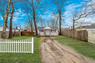 16 Rexmere Ave, Farmingville, NY 11738 - Photo 3