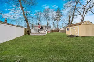 16 Rexmere Ave, Farmingville, NY 11738 - Photo 15