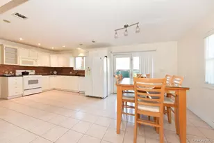 300 Pennsylvania Ave, Mineola, NY 11501 - Photo 9