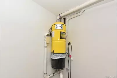 300 Pennsylvania Avenue, Mineola, NY 11501 - Photo 33