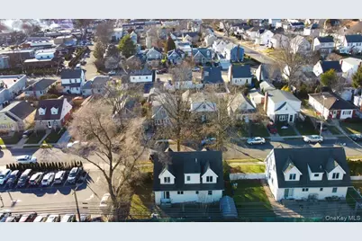 300 Pennsylvania Avenue, Mineola, NY 11501 - Photo 31