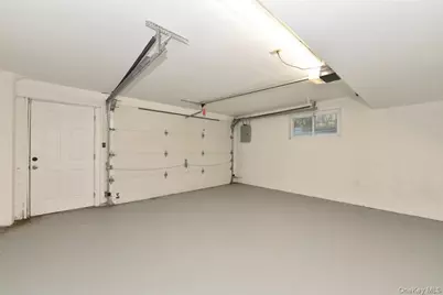 300 Pennsylvania Avenue, Mineola, NY 11501 - Photo 29