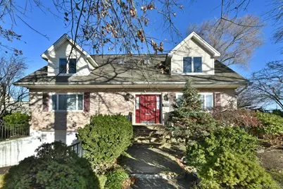 300 Pennsylvania Avenue, Mineola, NY 11501 - Photo 1
