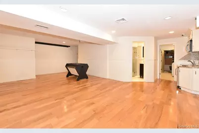 300 Pennsylvania Avenue, Mineola, NY 11501 - Photo 21