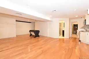 300 Pennsylvania Ave, Mineola, NY 11501 - Photo 21