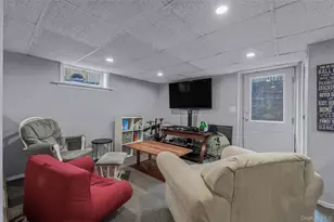 77 N Summit Ave, Patchogue, NY 11772 - Photo 23