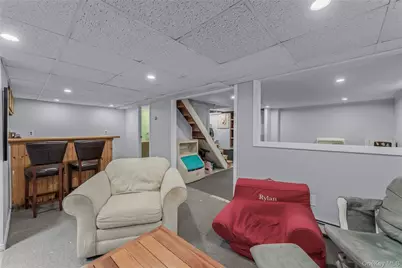 77 N Summit Avenue, Patchogue, NY 11772 - Photo 25