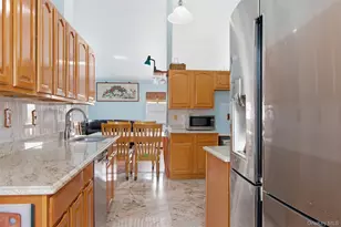 11 Royal Dr, Coram, NY 11727 - Photo 11