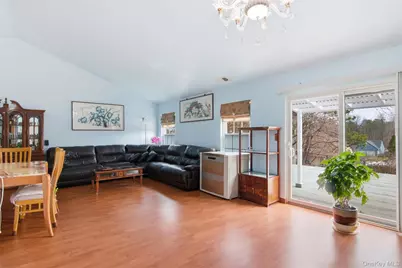 11 Royal Drive, Coram, NY 11727 - Photo 7