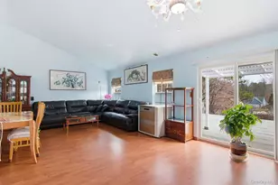 11 Royal Dr, Coram, NY 11727 - Photo 7