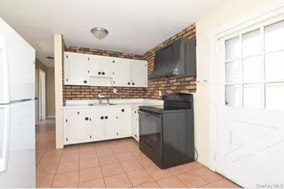 313 Warren Street, West Babylon, NY 11704 - Photo 5