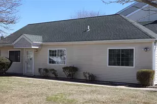 202 Gothic Cir, Manorville, NY 11949 - Photo 3