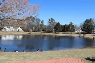 202 Gothic Cir, Manorville, NY 11949 - Photo 7