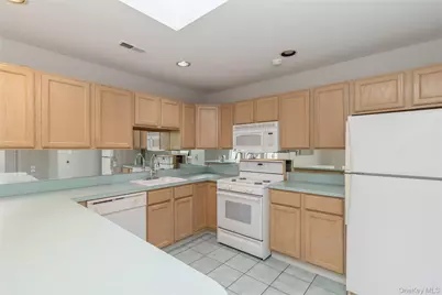 202 Gothic Circle, Manorville, NY 11949 - Photo 19