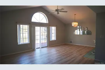 202 Gothic Circle, Manorville, NY 11949 - Photo 15