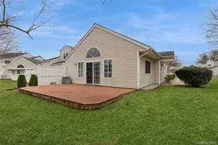 202 Gothic Cir, Manorville, NY 11949 - Photo 5