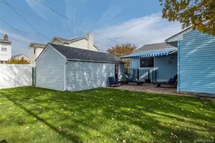 111 Morris Dr, East Meadow, NY 11554 - Photo 29