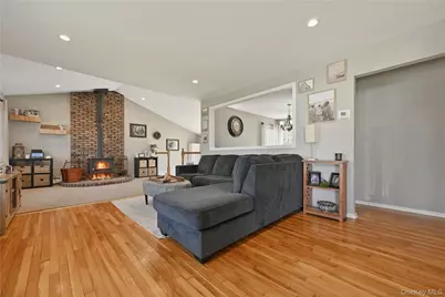 27 Chester Street, East Northport, NY 11731 - Photo 5