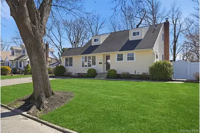 27 Chester Street, East Northport, NY 11731 - Photo 3