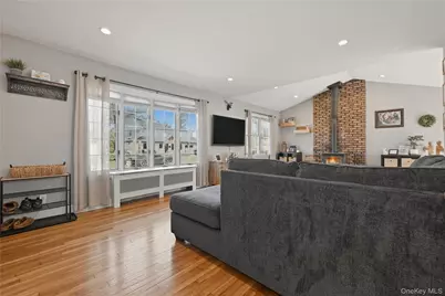 27 Chester Street, East Northport, NY 11731 - Photo 7