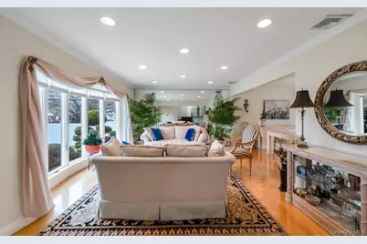 4 Brooks Street, Hicksville, NY 11801 - Photo 9