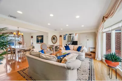 4 Brooks Street, Hicksville, NY 11801 - Photo 11