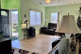 4001 St Andrews Ave, Riverhead, NY 11901 - Photo 3