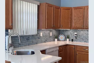 4001 Saint Andrews Avenue #4001, Riverhead, NY 11901 - Photo 7