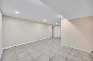 345 Plainfield St, Westbury, NY 11590 - Photo 23