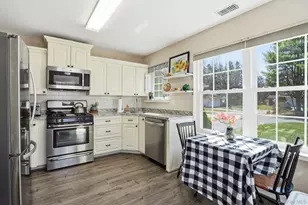 11 Chipmunk Trail, Coram, NY 11727 - Photo 9