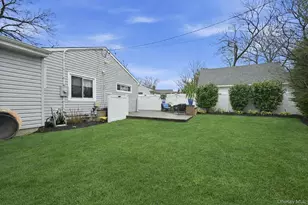 1261 Meadowbrook Rd, Merrick, NY 11566 - Photo 35